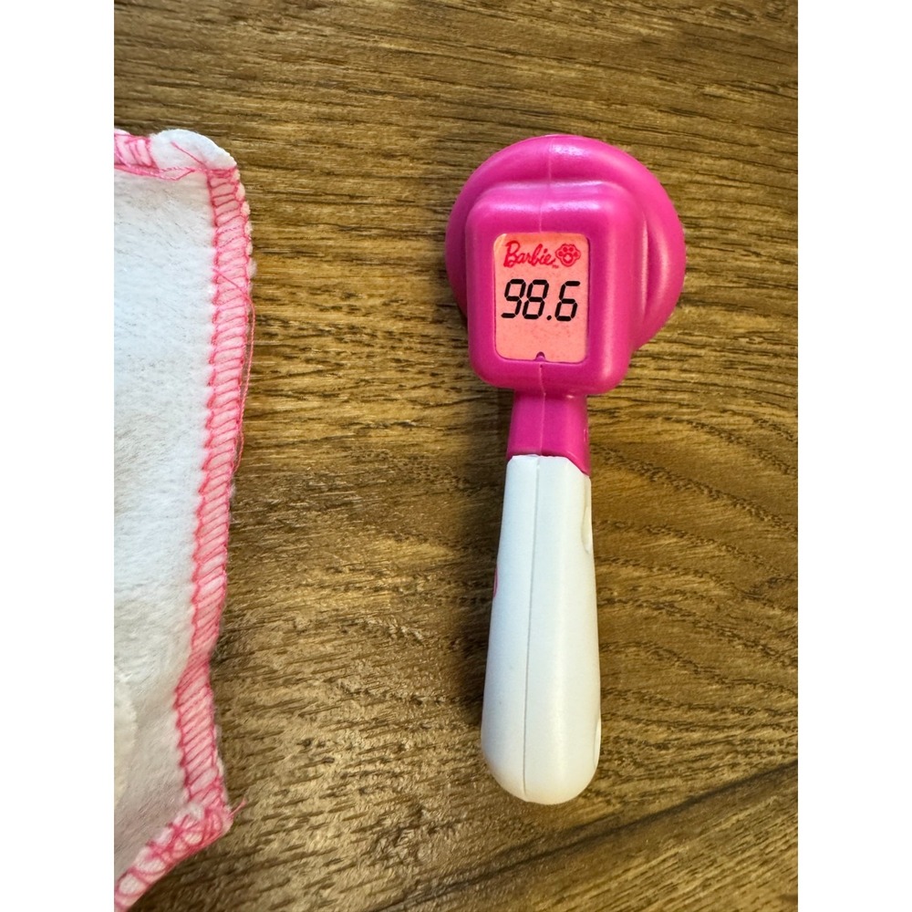Barbie Hug N Heal Pet Doctor Kit Lot Vet Replacement Thermometer Syringe Blanket - Picture 5 of 7
